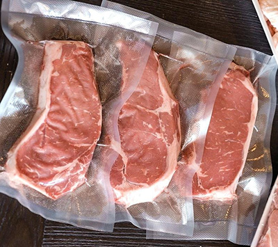 vacuum-sealing-cooking-oil-preserve-food-with-the-sealer-meats-6